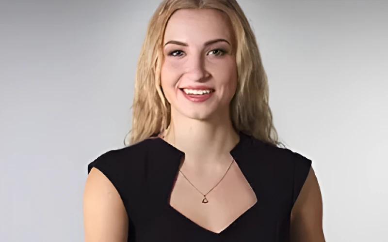 Jeu Infinite Blackjack au casino en ligne Stonevegas avec un système de main partagée.